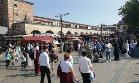 İstanbul'da Bayram Keyfi: Sahil ve Parklar Dolu