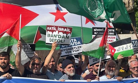 İstanbul'da İsrail'in Saldırıları Protesto Edildi