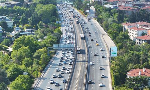 İstanbul'da Trafik Yoğunluğu: Haftanın İlk Günü