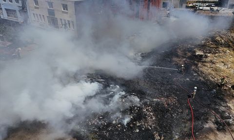 İzmir Ayakkabıcılar Sitesi'nde Yangın Kontrol Altında
