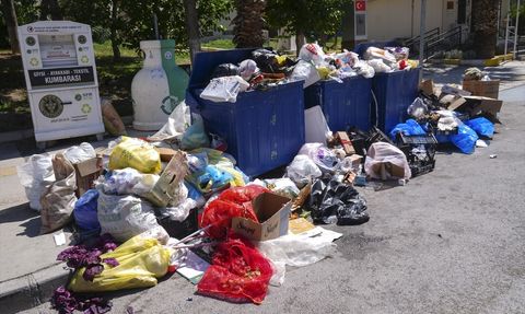 İzmir'de Belediyelerde İşçi Grevi Devam Ediyor