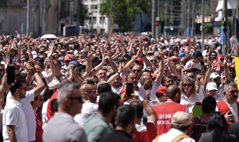 İzmir'de Grev Direnişi ve Belediye Başkanı Tugay'ın Tepkileri