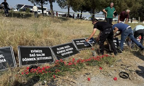 İzmir'de İşçiler Arkadaşları İçin Eylem Düzenledi