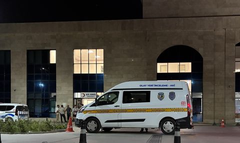 İzmir'de Korkunç Bıçaklı Kavga: 1 Ölü, 2 Yaralı