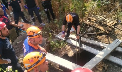 İzmir'de Kuyuya Düşen Anne ve İki Çocuğu Kurtarıldı