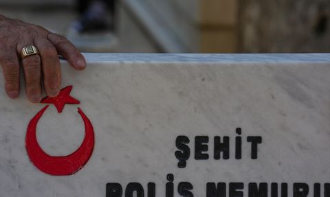 İzmir'de Şehit Aileleri Mezarlıkları Ziyaret Etti