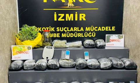 İzmir'de Uyuşturucu Operasyonu: 22 Kilodan Fazla Esrar ve Skunk Ele Geçirildi