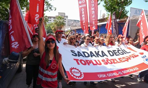 İzmir'deki Grev Devam Ediyor