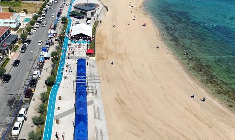 Karaburun Sahili Mavi Bayrak Ödülünü Aldı