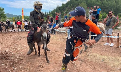 Karacaören Mahallesi'nde Geleneksel Şenlikler Renkli Görüntülere Sahne Oldu