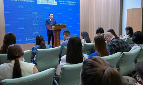 Kazakistan, İran'dan 74 Vatandaşını Tahliye Etti