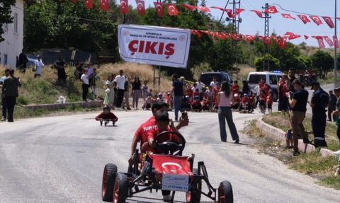 Kırıkkale'de Atık Malzemelerden Tornet Yarışması Düzenlendi
