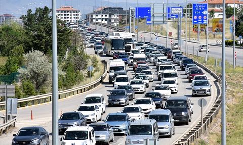 Kırıkkale'de Bayram Dönüşü Trafik Yoğunluğu