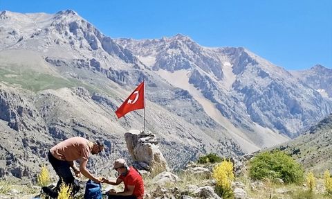 Kırşehirli Dağcılara Aladağlar'da Temel Kamp Eğitimi Düzenlendi