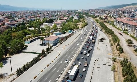 Kocaeli'de Anadolu Otoyolu'nda Kazada Ulaşım Durdu