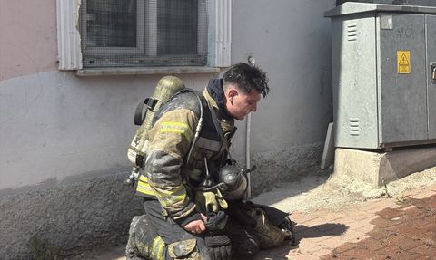 Kocaeli'de Apartmanda Yangın: 3 Kişi Kurtarıldı