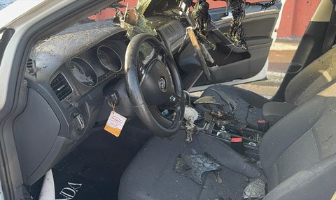 Küçükçekmece'de Otomobil Yangını Paniğe Neden Oldu