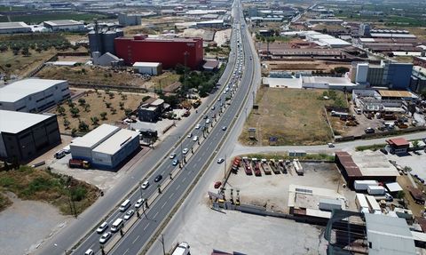 Kurban Bayramı Tatili Dolayısıyla Turgutlu'da Trafik Yoğunluğu