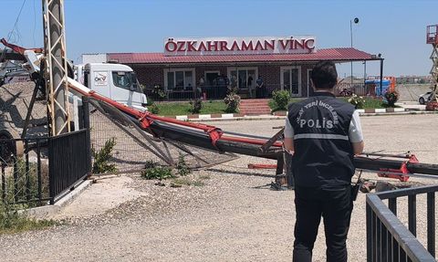 Kütahya'da Vinç Devrildi: 2 Yaralı