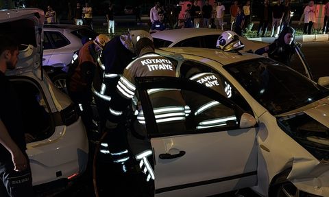 Kütahya'da Zincirleme Trafik Kazası: 4 Yaralı