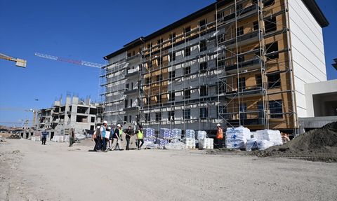 Malatya'da Deprem Konutları ve İş Yerleri İnşaatı Devam Ediyor