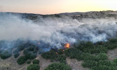Manisa Kula'da Yangın Söndürüldü