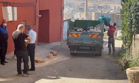 Mardin'de Evden 2 Kamyon Çöp Çıkarıldı
