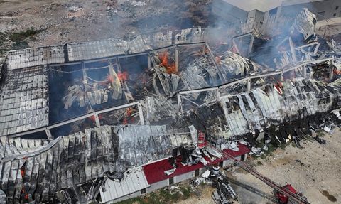 Mersin'de Pamuk Deposunda Yangın Kontrol Altına Alındı