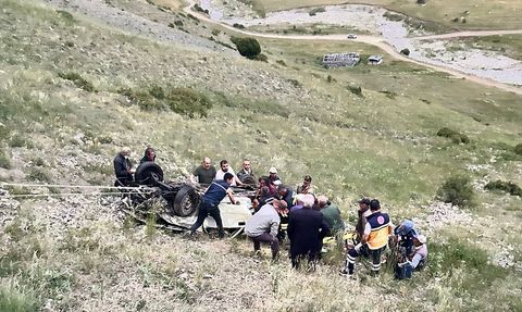 Oltu'da Kamyonet Devrildi: Sürücü Hayatını Kaybetti