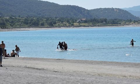Salda Gölü'nde Boğulma Tehlikesi: Genç Kız Tedavi Altında