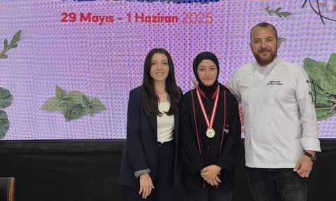 Samsun'da Lise Öğrencisinden Altın Madalya