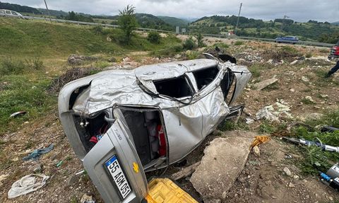Samsun'da Otomobil Şarampole Devrildi: 4 Yaralı