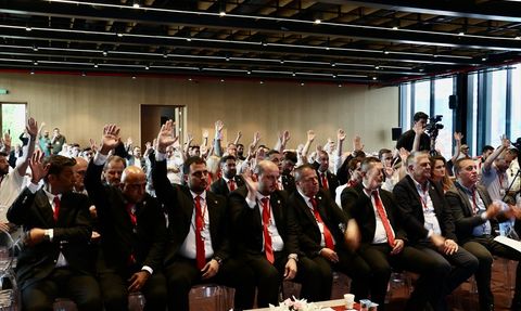 Samsunspor'da Yüksel Yıldırım Yeniden Başkan Seçildi