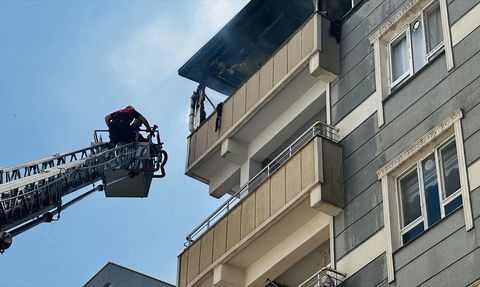 Şanlıurfa'da Apartman Yangını Kontrol Altına Alındı