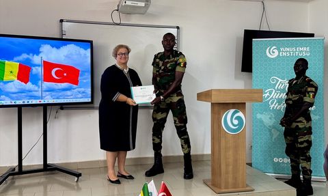 Senegal'de Türkçe Diplomalarını Alan Askerler