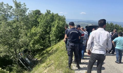 Sinop'ta Otomobil Devrildi: Karı Koca Yaralandı