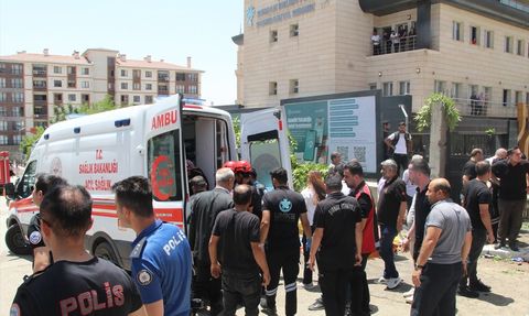 Şırnak'ta Freni Boşalan Kamyonet Kazası: 4 Yaralı