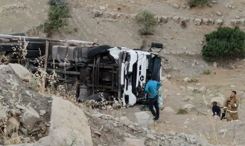 Şırnak'ta Tır Kazası: Sürücü Ağır Yaralandı