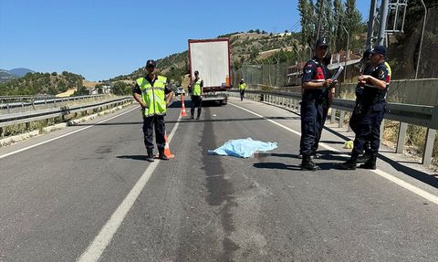 Sivas'ta Tır Çarpması: Bir Ölü, Bir Yaralı