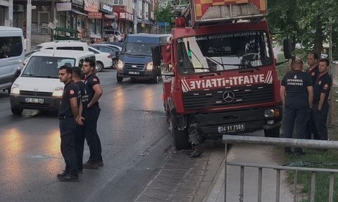 Sultangazi'de İtfaiye Aracı Kaza Yaptı