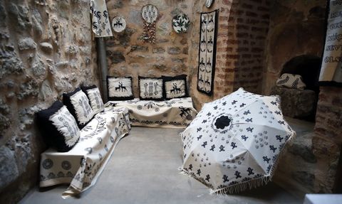 Taş Baskı Sanatı ile Yeniden Hayat Bulan Şemsiye