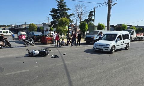 Tekirdağ'da Hafif Ticari Araç ile Motosiklet Çarpıştı