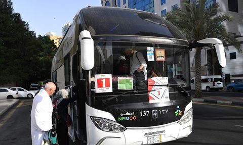 Türk Hacı Adaylarının Arafat'a İntikali Başladı