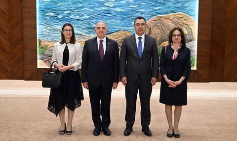 Türkiye'nin Bişkek Büyükelçisi Ökem, Kırgızistan Cumhurbaşkanına Güven Mektubu Sundu