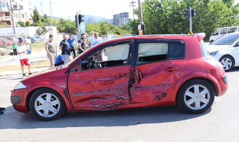 Ünye'de Motosiklet ve Otomobil Çarpıştı: 2 Yaralı