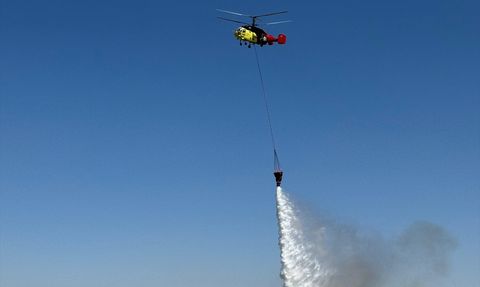 Uşak'ta Tarla Yangını Kontrol Altına Alınıyor