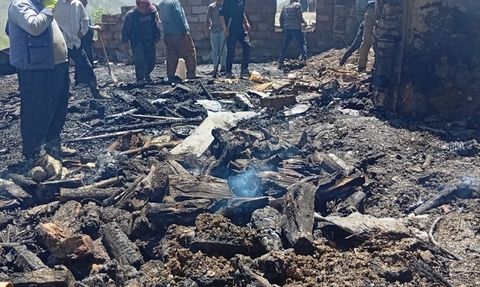 Van'da Yangın Felaketi: 14 Yaşındaki Çocuk Hayatını Kaybetti