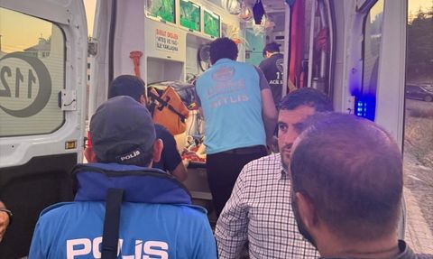 Van Gölü'nde Can Simidiyle Yüzen Genç Kurtarıldı