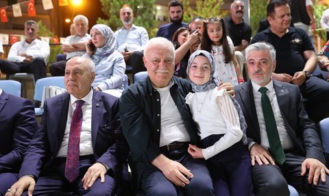 Yeşilli'de 17. Uluslararası Kültür Sanat ve Kiraz Festivali Görkemli Bir Başlangıç Yaptı