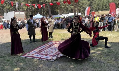 5. Hanaklı Aşık Mazlumi Anma Şenlikleri Ardahan'da Gerçekleşti